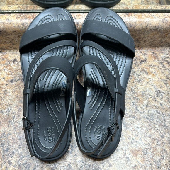 Womens size 7 Crocs Sandals - Picture 4 of 4
